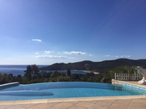 Superbe villa vue mer avec piscine a debordement